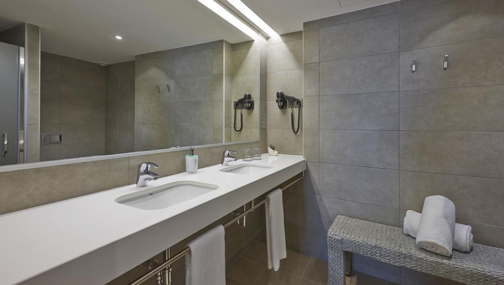 Hotel Omnium Барселона Екстериор снимка
