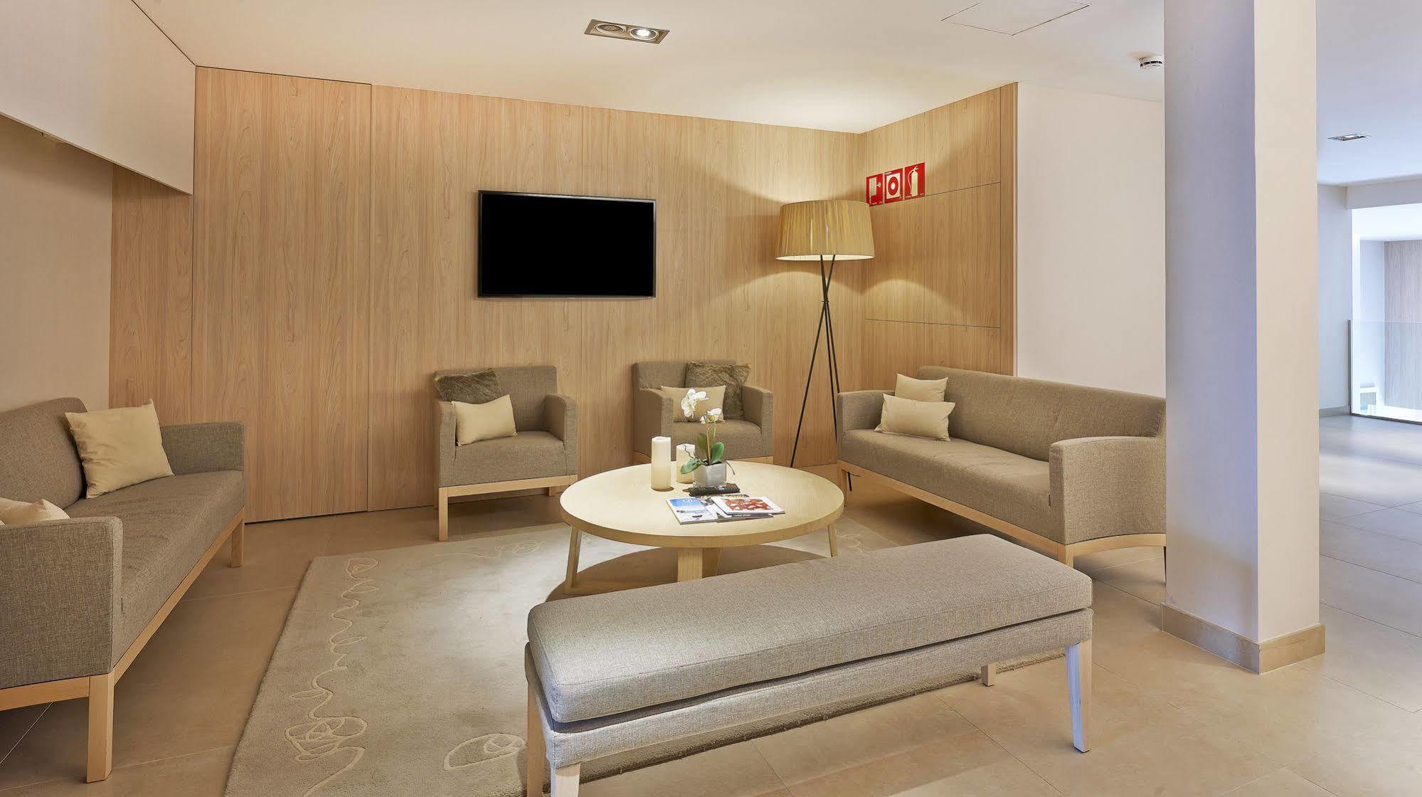 Hotel Omnium Барселона Екстериор снимка